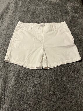 Vineyard Vines Women's White Cotton Shorts Size 10 front and back pockets